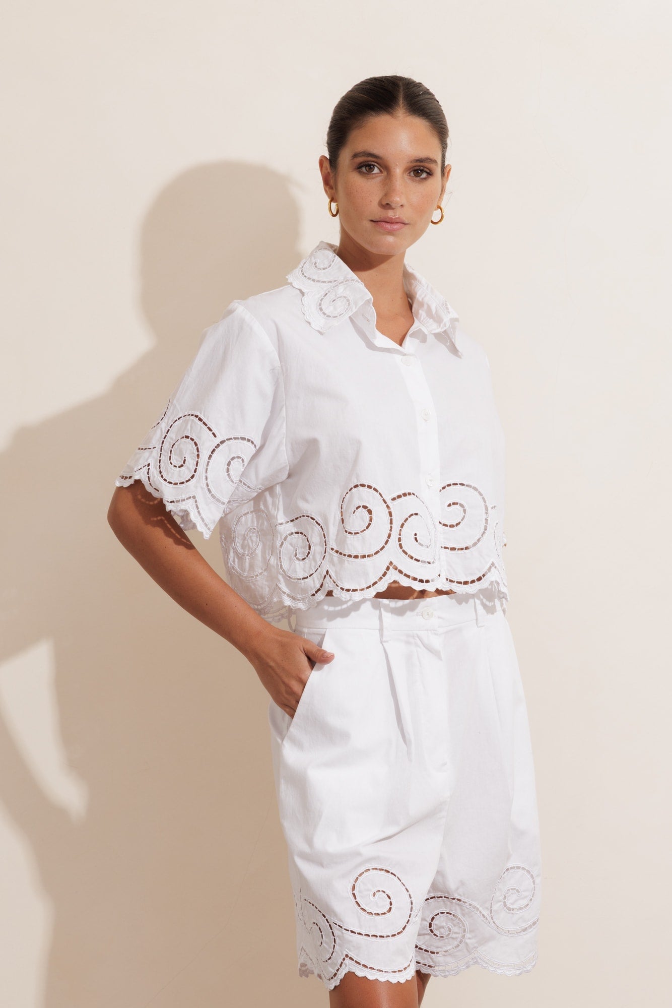 PEACOCK CROP SHIRT - WHITE