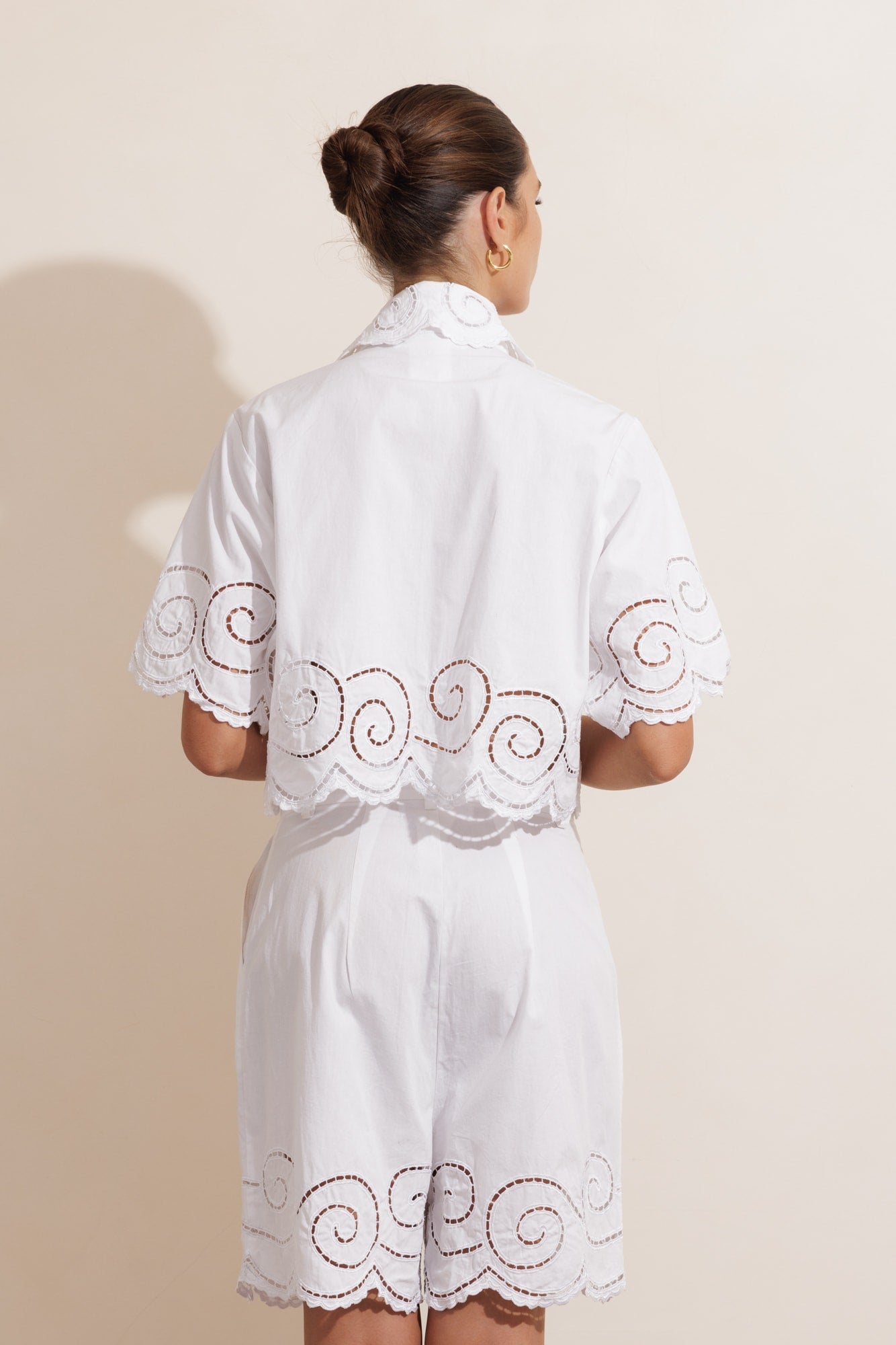 PEACOCK TAILORED SHORTS - WHITE